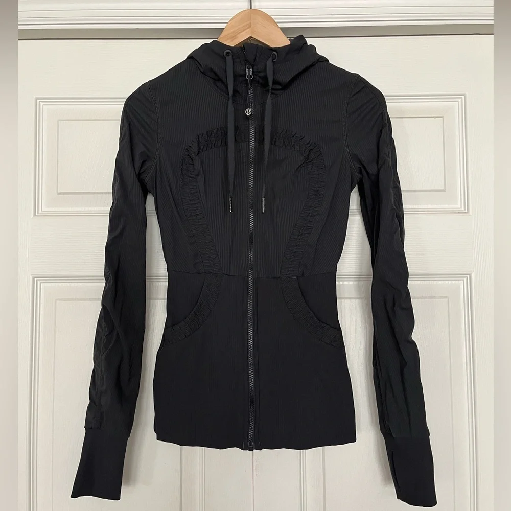 {Lululemon} Dance Studio Reversible Jacket in Black - Women's 4 ruffled